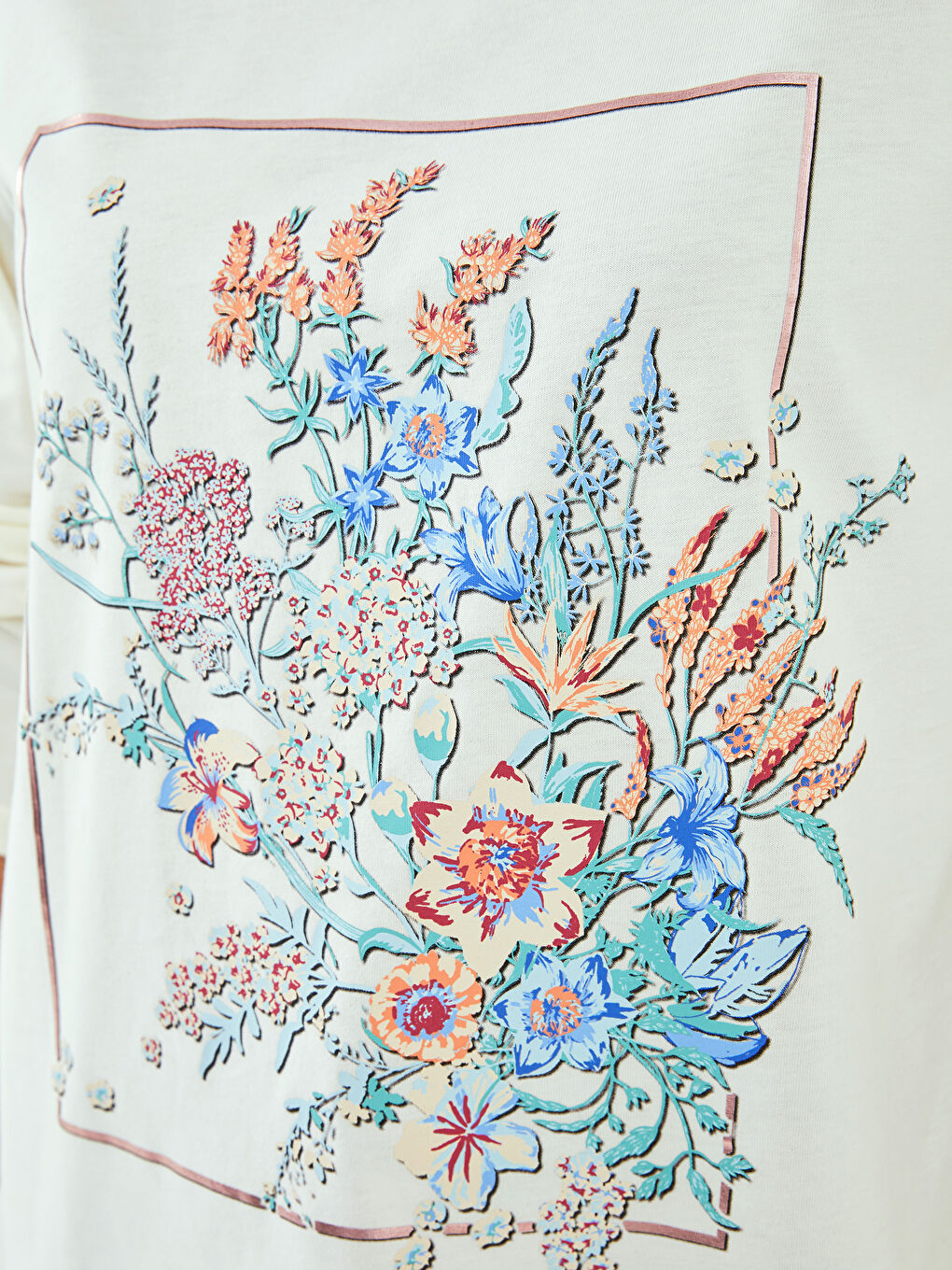 Ekru Bisiklet Yaka Baskılı Uzun Kollu Kadın Tişört-3