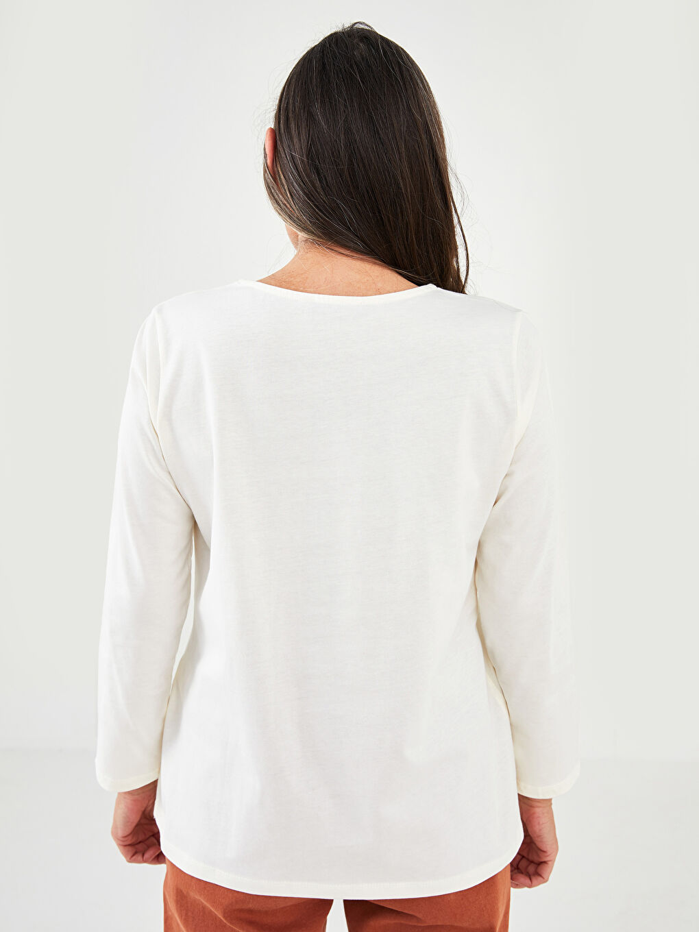 Ekru Bisiklet Yaka Baskılı Uzun Kollu Kadın Tişört-4
