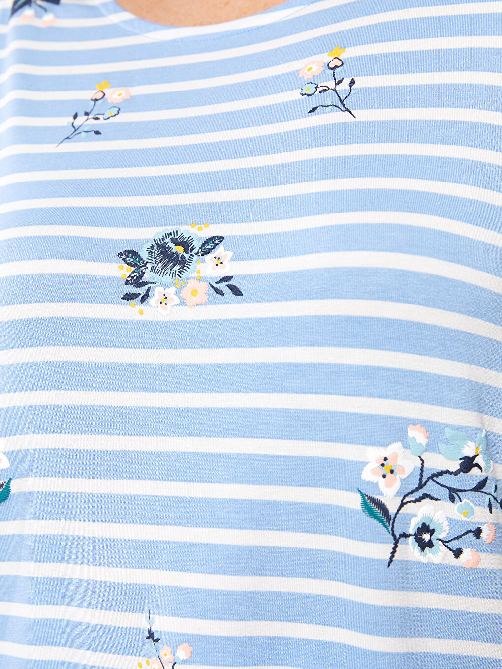 მრგვალი საყელო ზოლიანი გრძელმკლავიანი მაისური ქალებისთვის-3