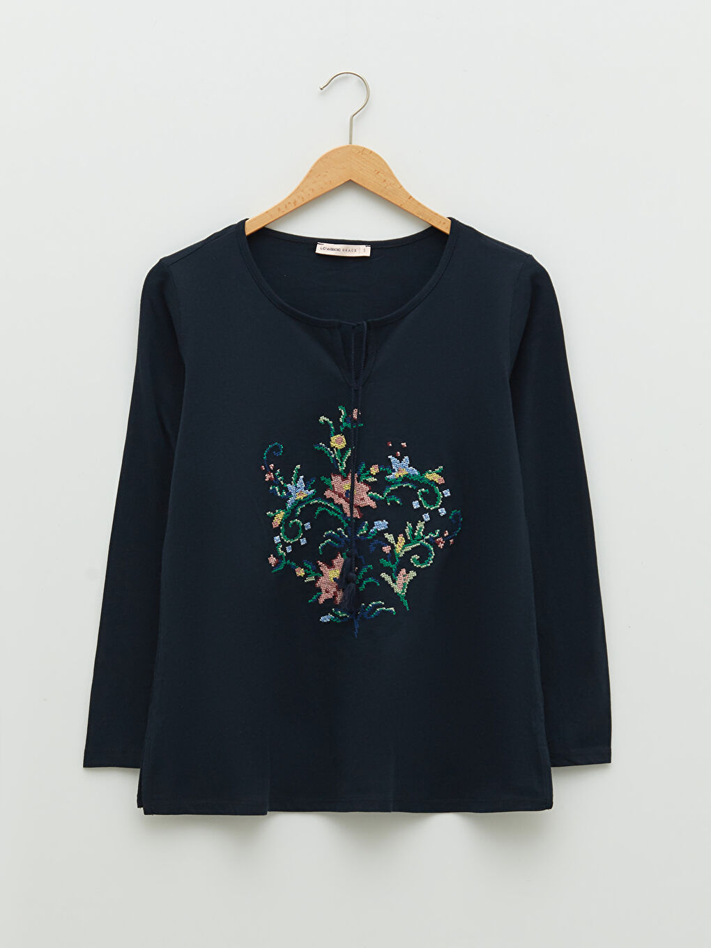 Lacivert Bağlamalı Yaka Nakışlı Uzun Kollu Pamuklu Kadın Tişört