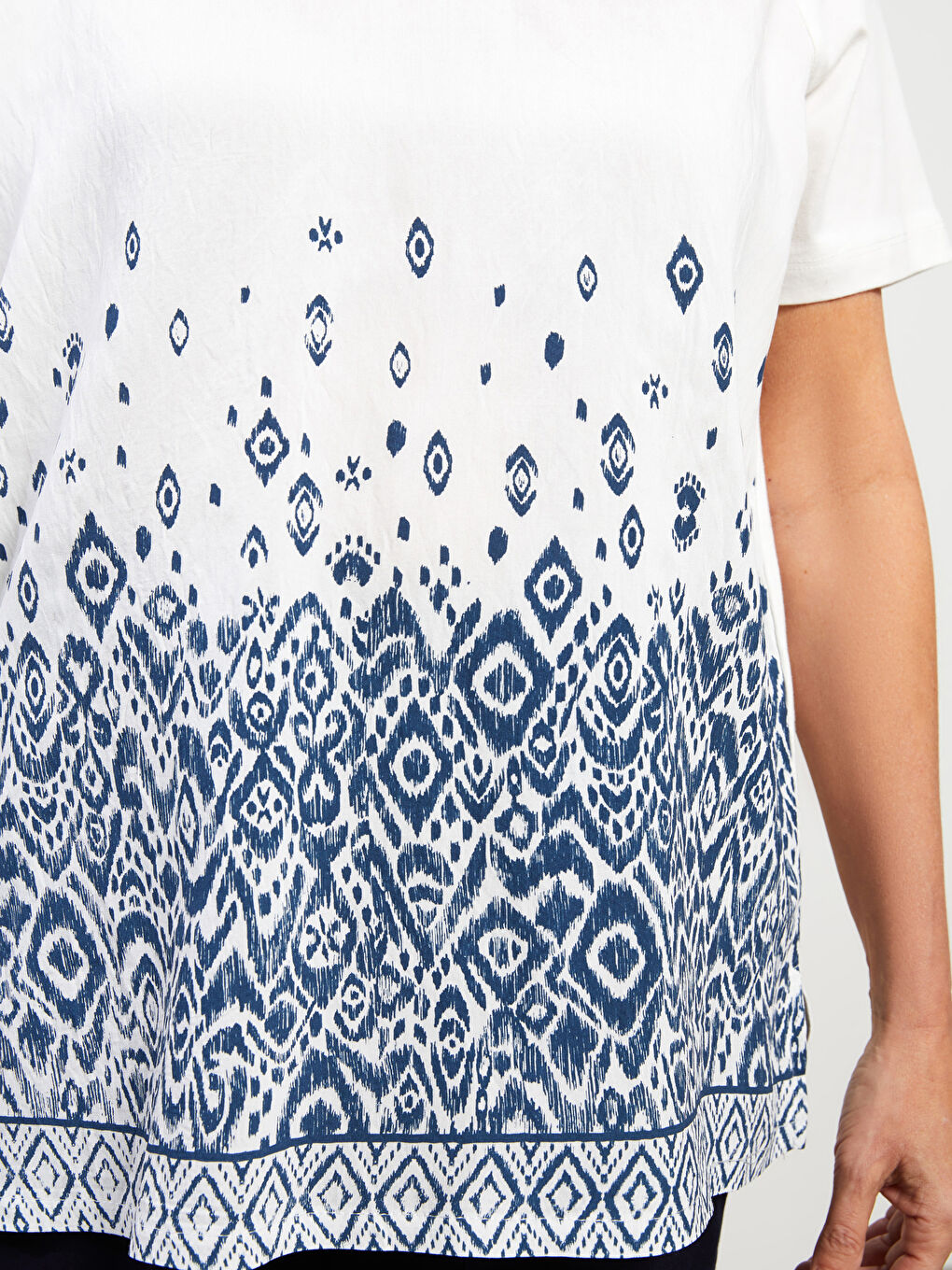 V-Neck Patterned Short Sleeve Women's T-Shirt-3