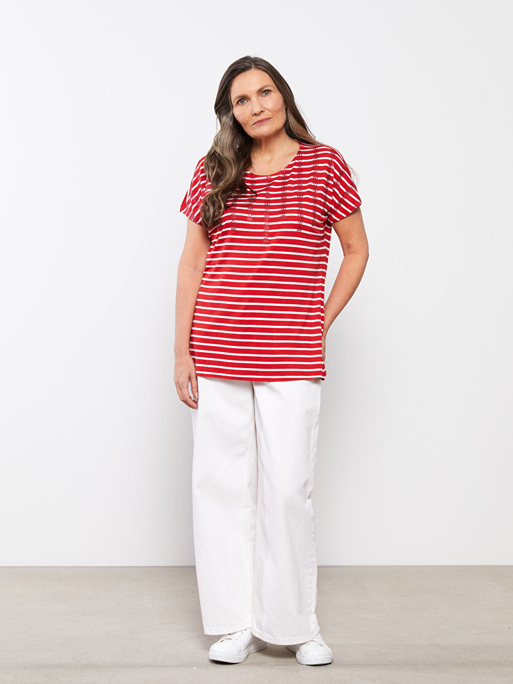 Kırmızı Bisiklet Yaka Çizgili Kısa Kollu Krep Kadın Tişört