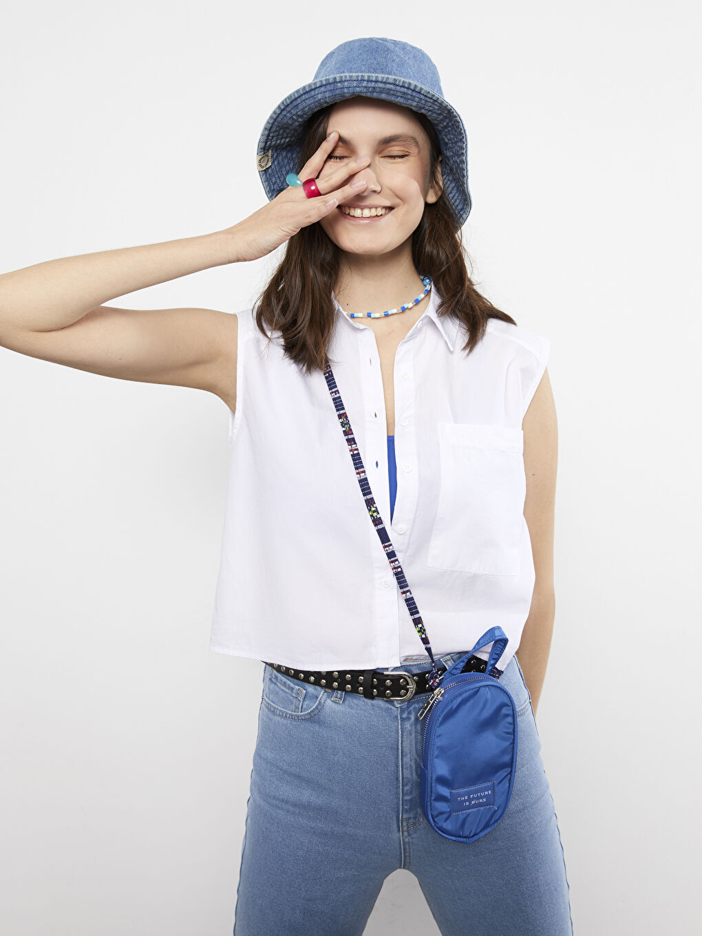 Beyaz Önden Düğme Kapamalı Düz Kolsuz Poplin Kadın Gömlek-2