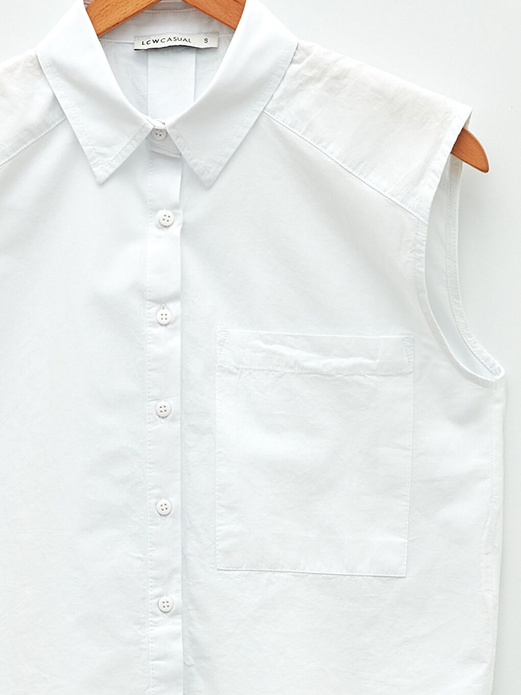 Beyaz Önden Düğme Kapamalı Düz Kolsuz Poplin Kadın Gömlek-7
