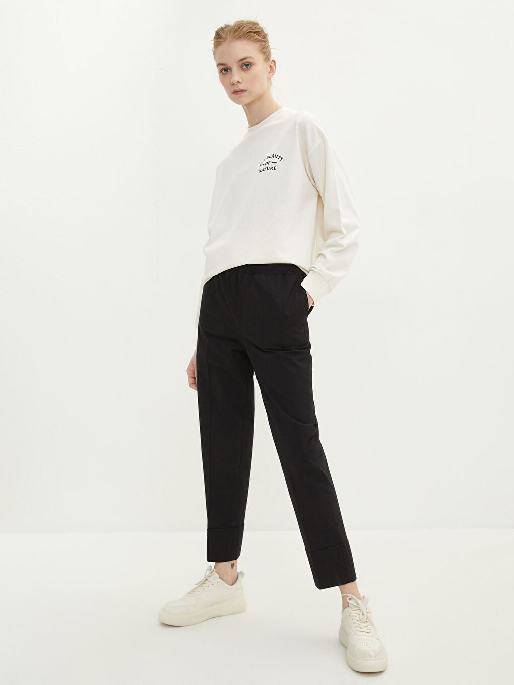 Siyah Beli Lastikli Düz Cep Detaylı Gabardin Kadın Pantolon