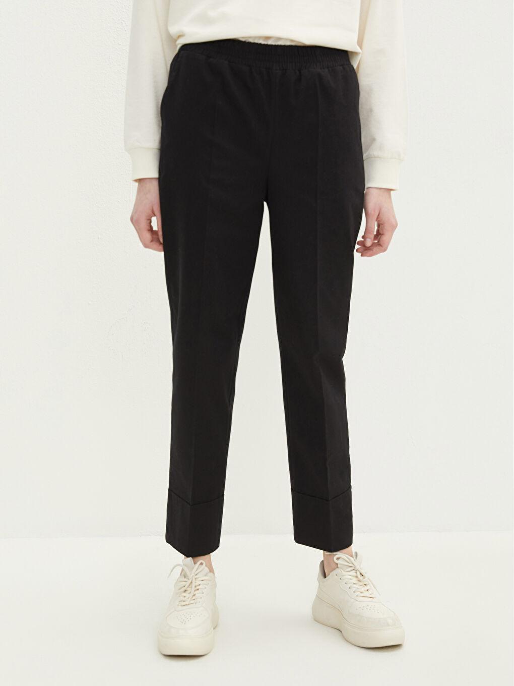 Siyah Beli Lastikli Düz Cep Detaylı Gabardin Kadın Pantolon-3