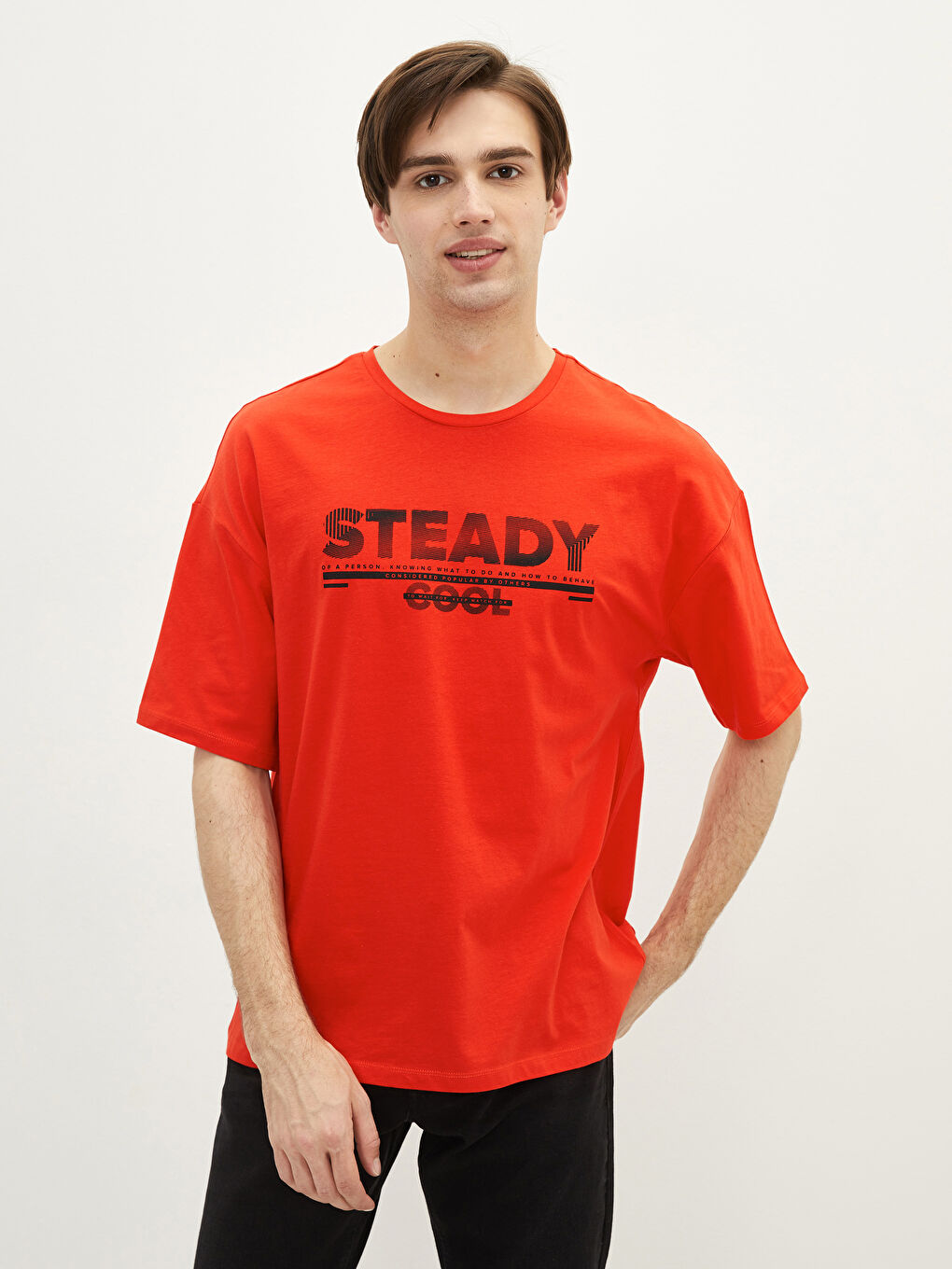 Kırmızı Oversize Bisiklet Yaka Kısa Kollu Baskılı Penye Erkek Tişört