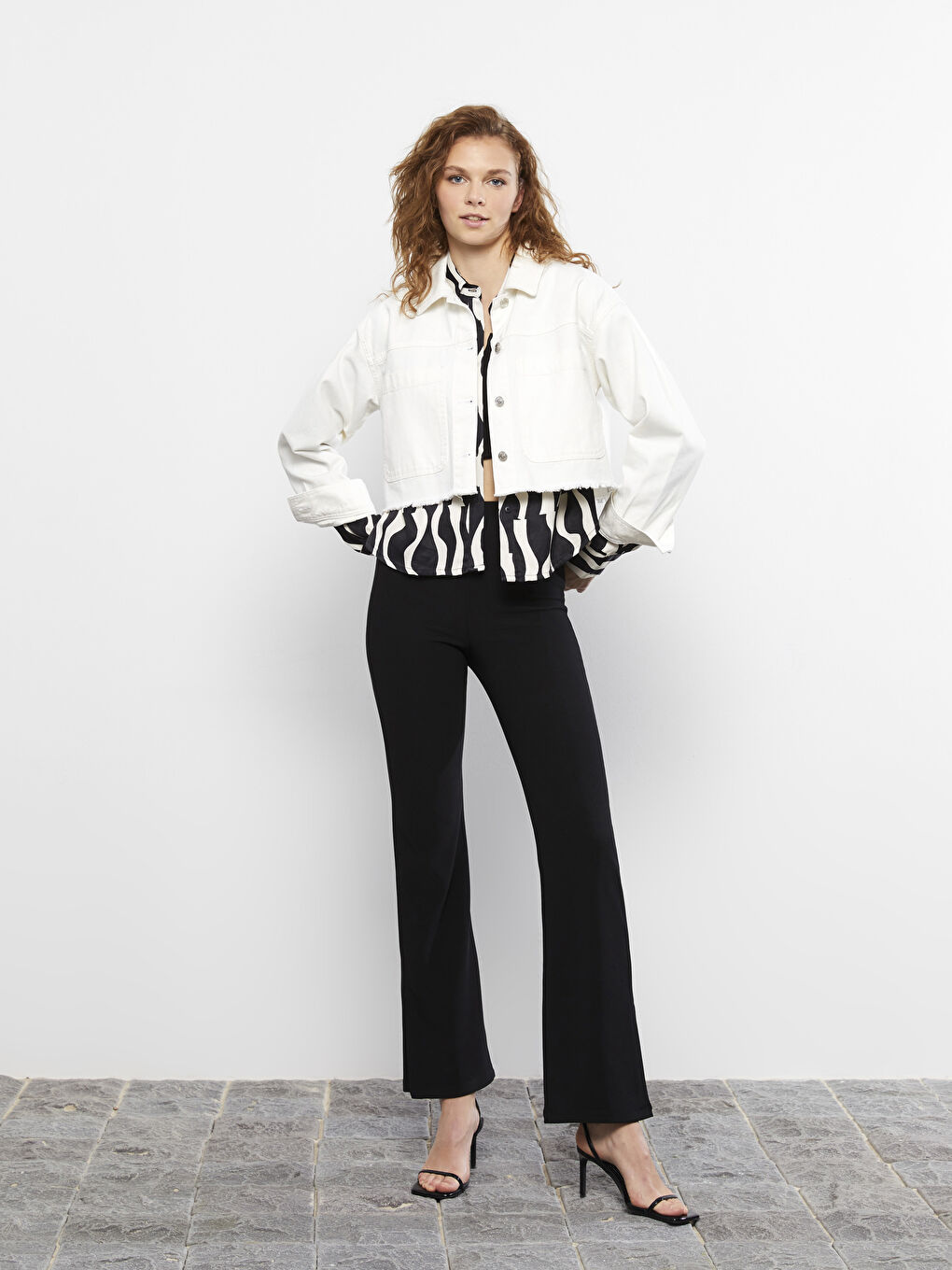 Siyah Normal Bel Standart Fit Düz İspanyol Paça Kadın Pantolon