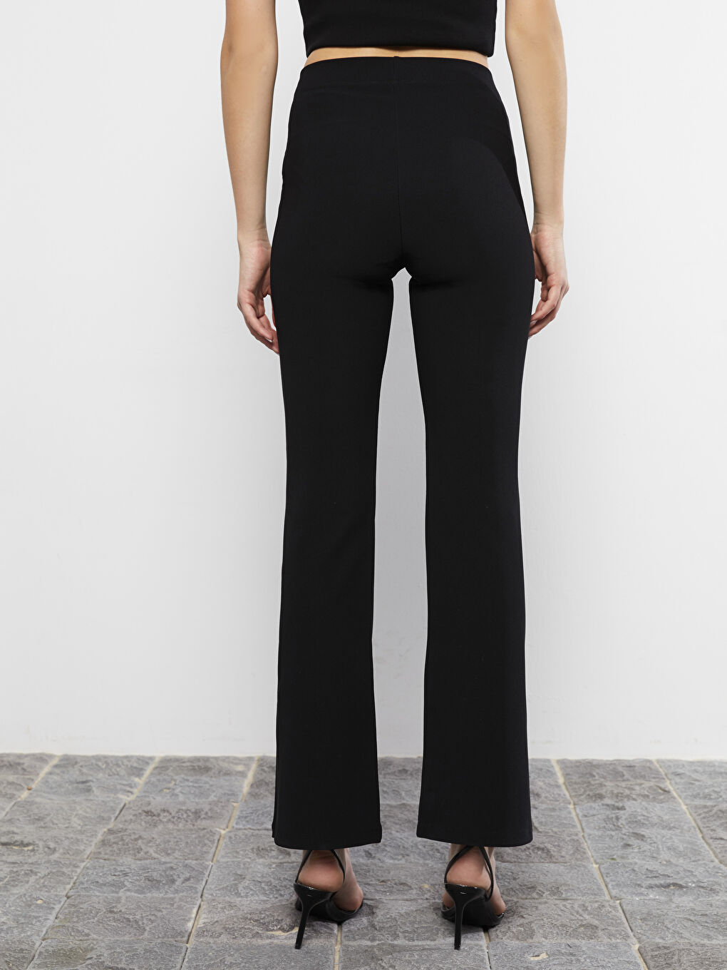 Siyah Normal Bel Standart Fit Düz İspanyol Paça Kadın Pantolon-5