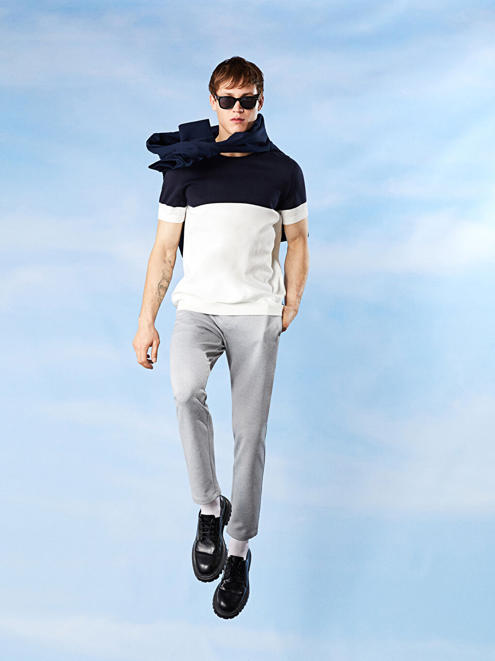 Lacivert Bisiklet Yaka Kısa Kollu Renk Bloklu Erkek Triko Kazak