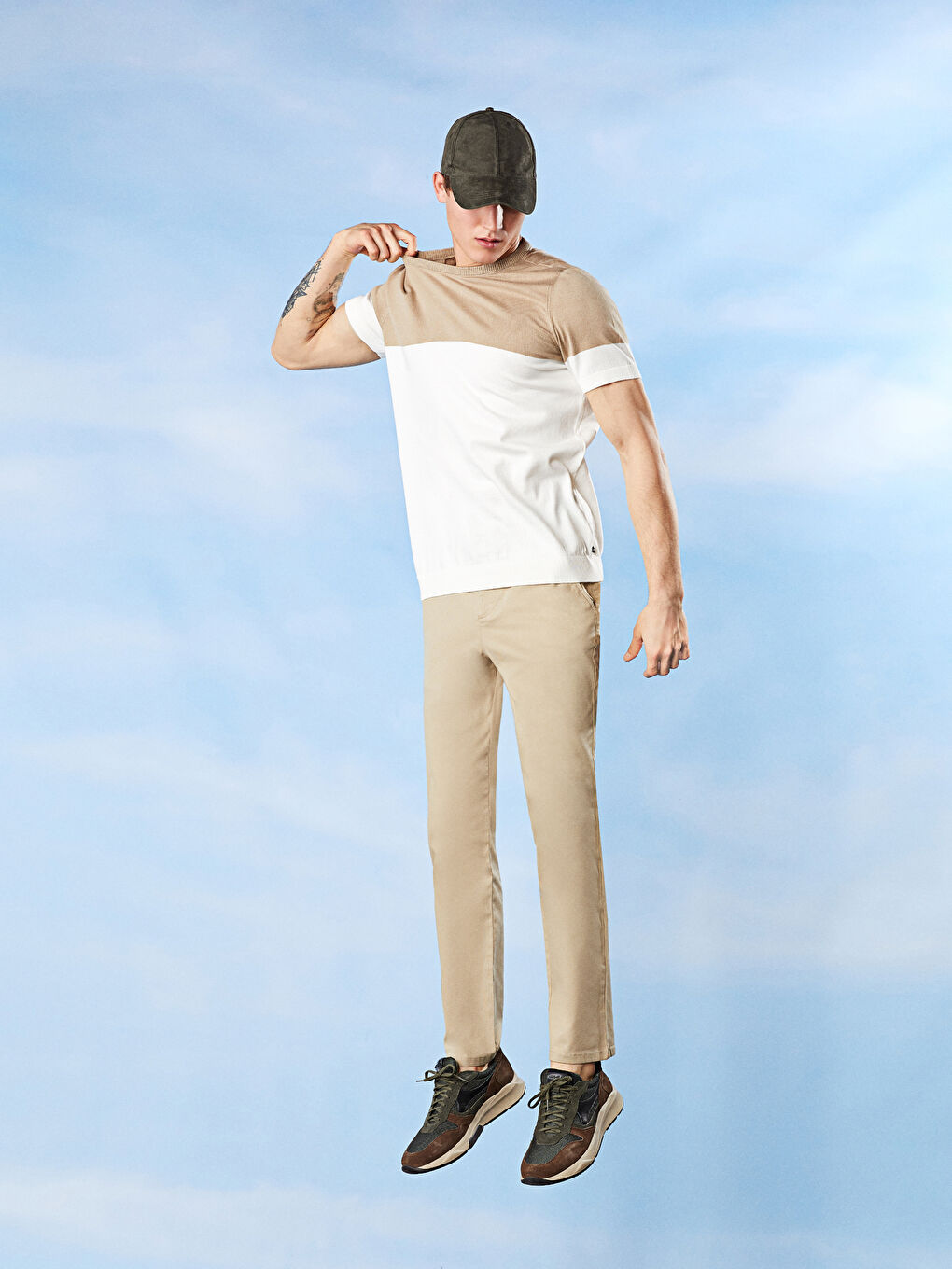 Beyaz Bisiklet Yaka Kısa Kollu Renk Bloklu Erkek Triko Kazak