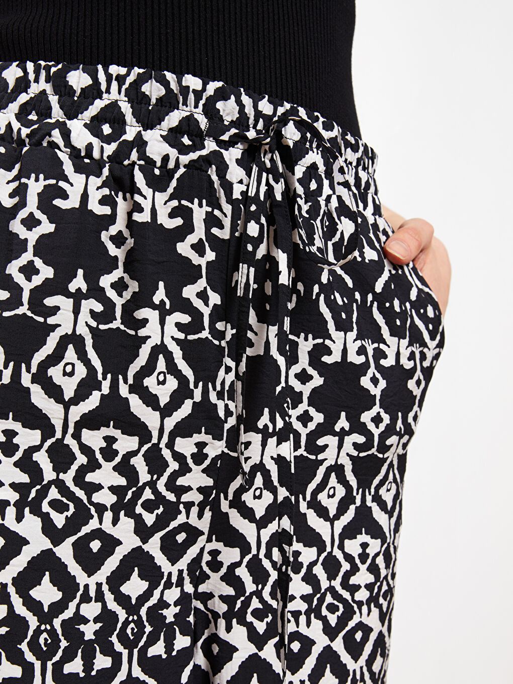 Elastic Waist Comfortable Pattern Patterned Pocket Detailed Women's Trousers-5