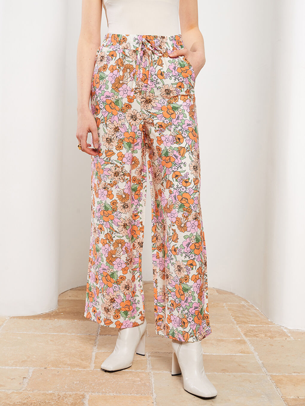 Elastic Waist Comfortable Fit Floral Pocket Detailed Women's Trousers-5