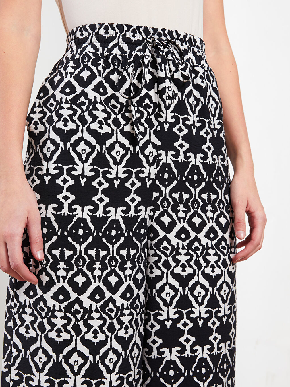 Elastic Waist Comfortable Pattern Patterned Pocket Detailed Women's Trousers-4