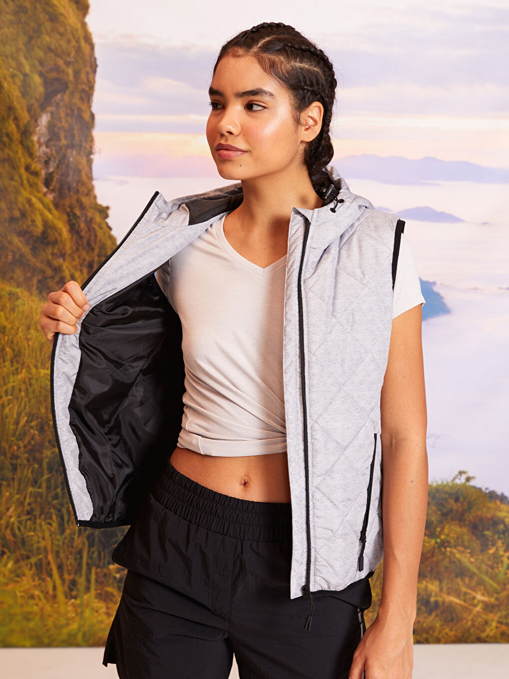 Gri Kapüşonlu Kapitone Desenli Kadın Outdoor Kadın Yelek-2