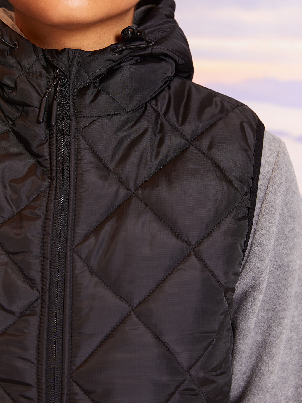 Hooded Quilted Women's Outdoor Inflatable Vest-3
