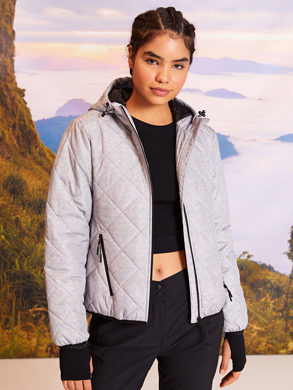 Gri Kapüşonlu Kapitone Uzun Kollu Kadın Outdoor Şişme Mont