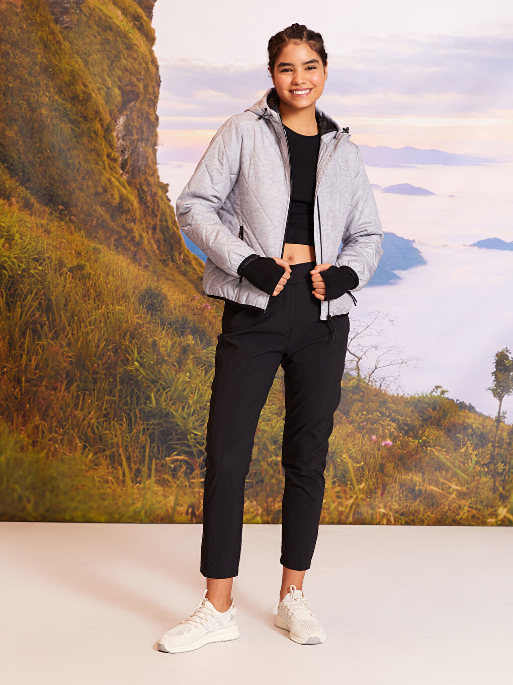 Gri Kapüşonlu Kapitone Uzun Kollu Kadın Outdoor Şişme Mont-3