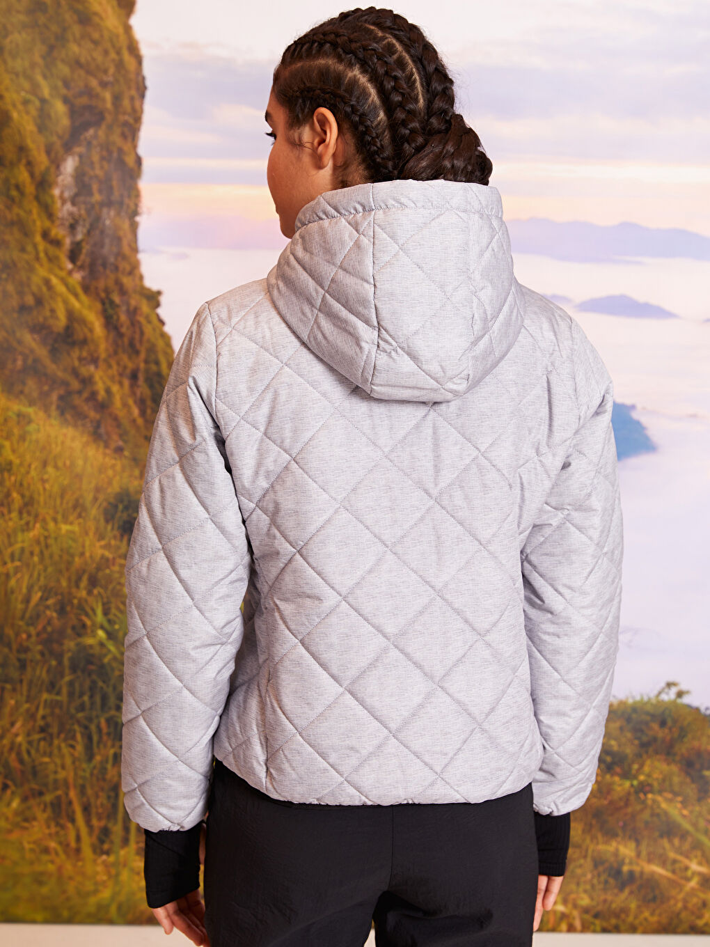 Gri Kapüşonlu Kapitone Uzun Kollu Kadın Outdoor Şişme Mont-5