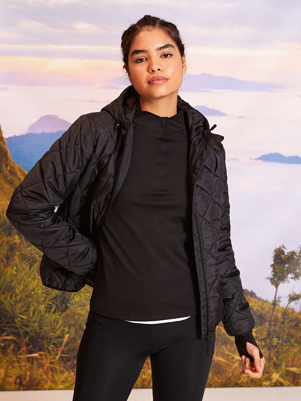 Siyah Kapüşonlu Kapitone Uzun Kollu Kadın Outdoor Şişme Mont