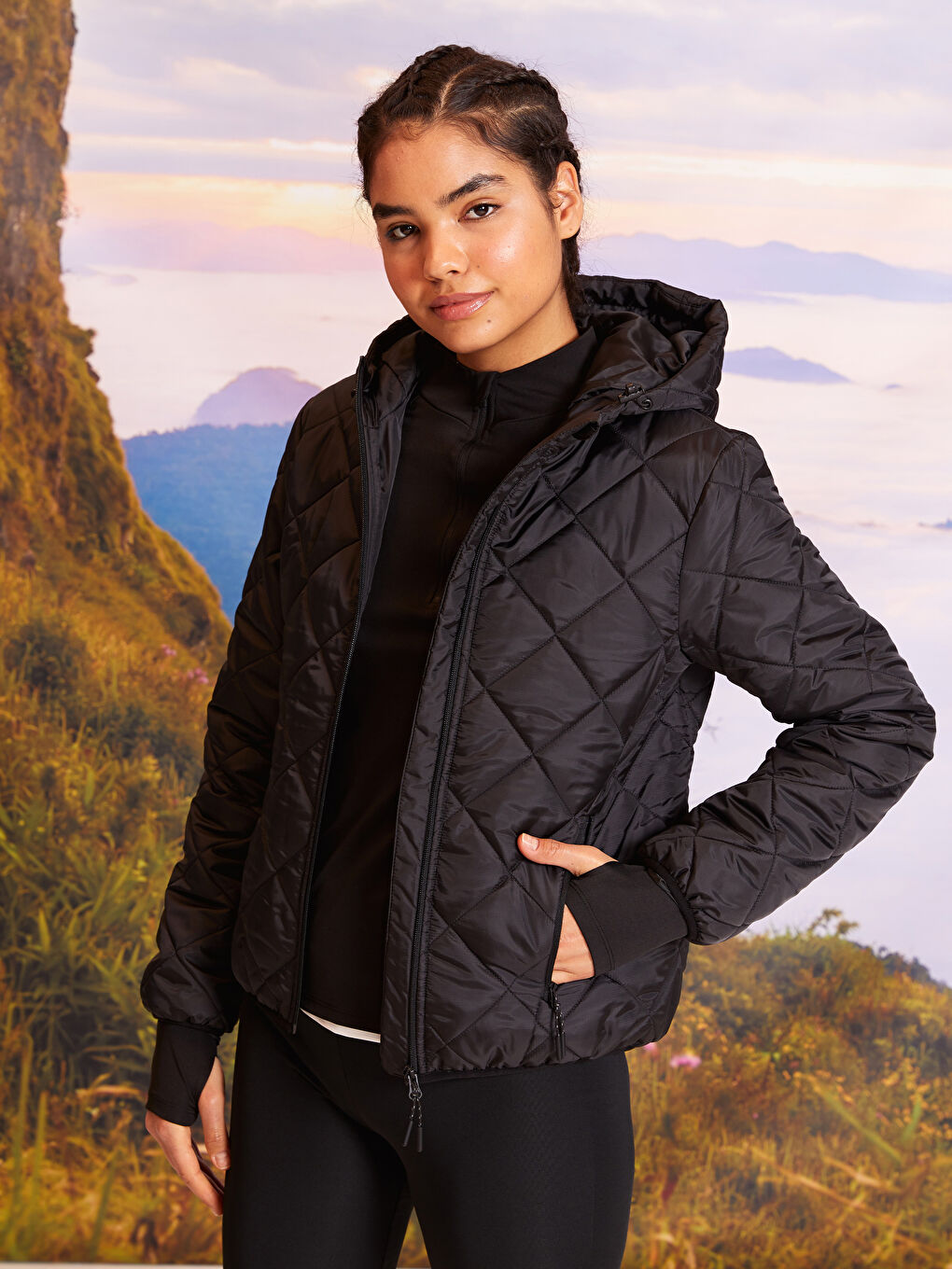 Siyah Kapüşonlu Kapitone Uzun Kollu Kadın Outdoor Şişme Mont-2