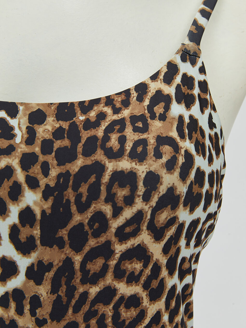 Siyah U Yaka Desenli Kadın Mayo-2