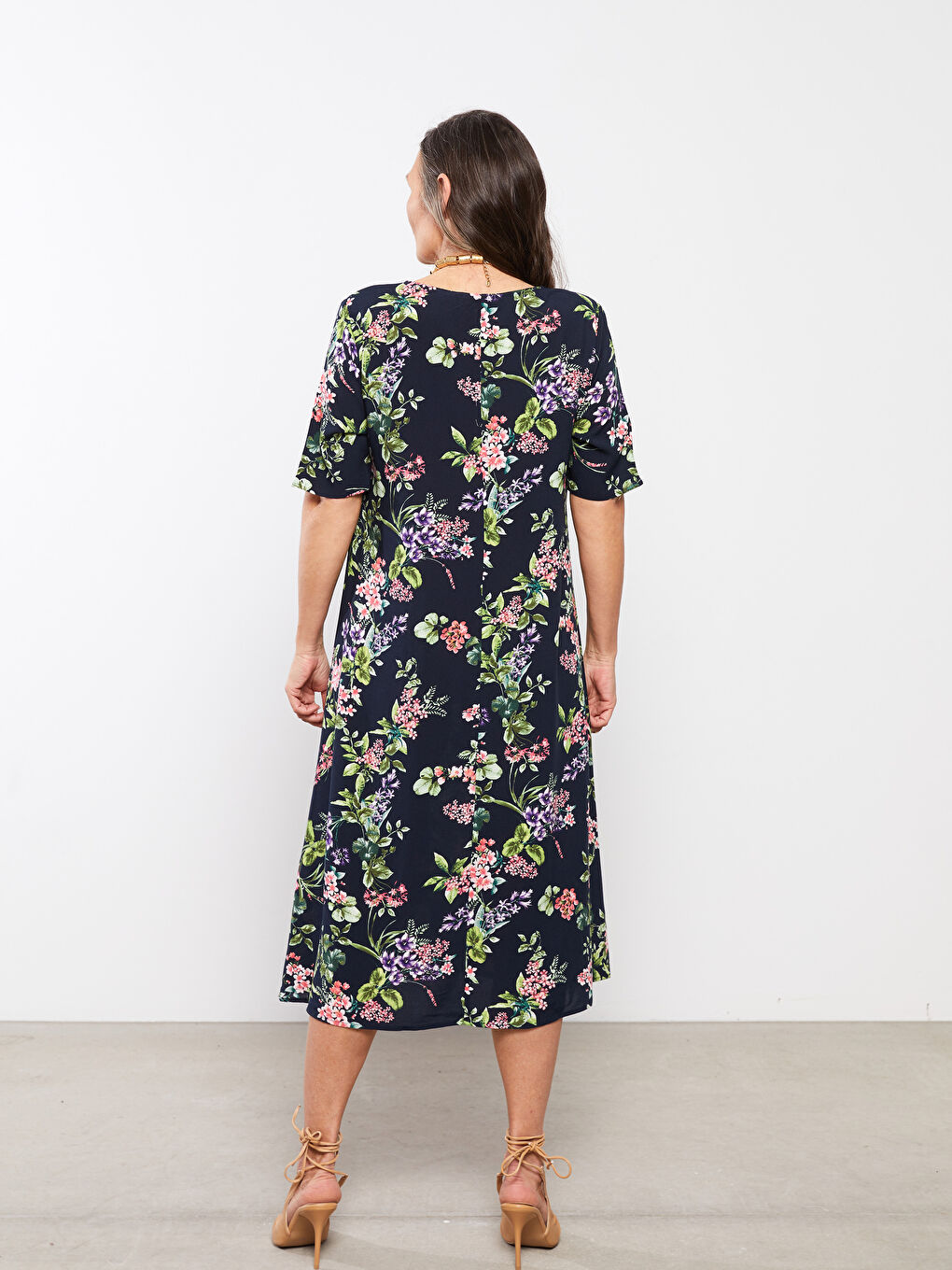 Lacivert V Yaka Çiçekli Kısa Kollu A Kesim Viskon Kadın Elbise-4