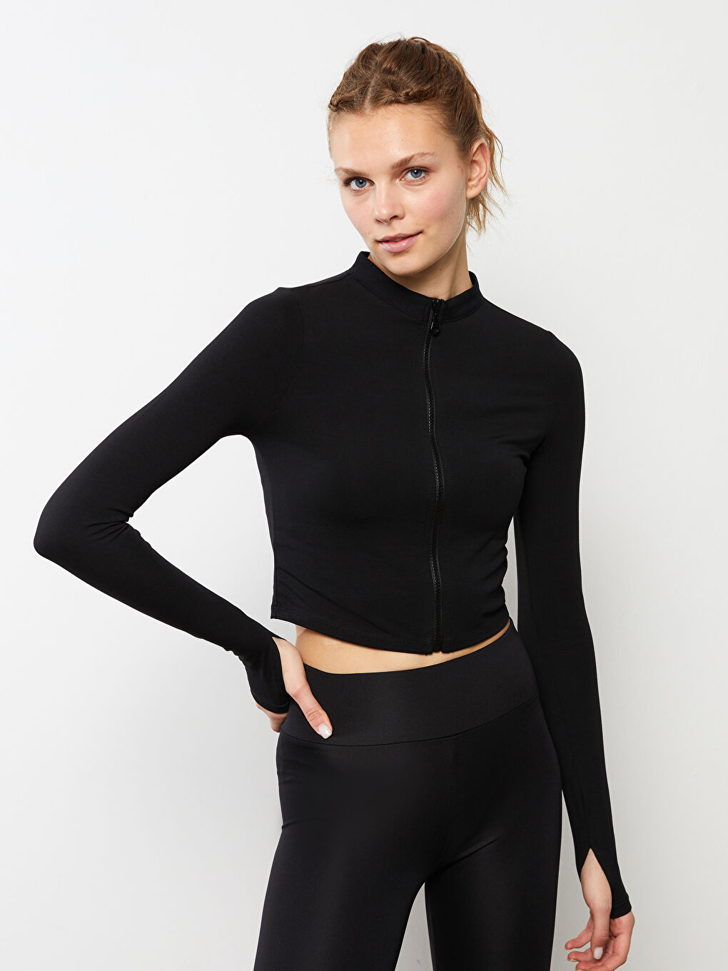 Siyah Dik Yaka Düz Uzun Kollu Crop Kadın Hırka