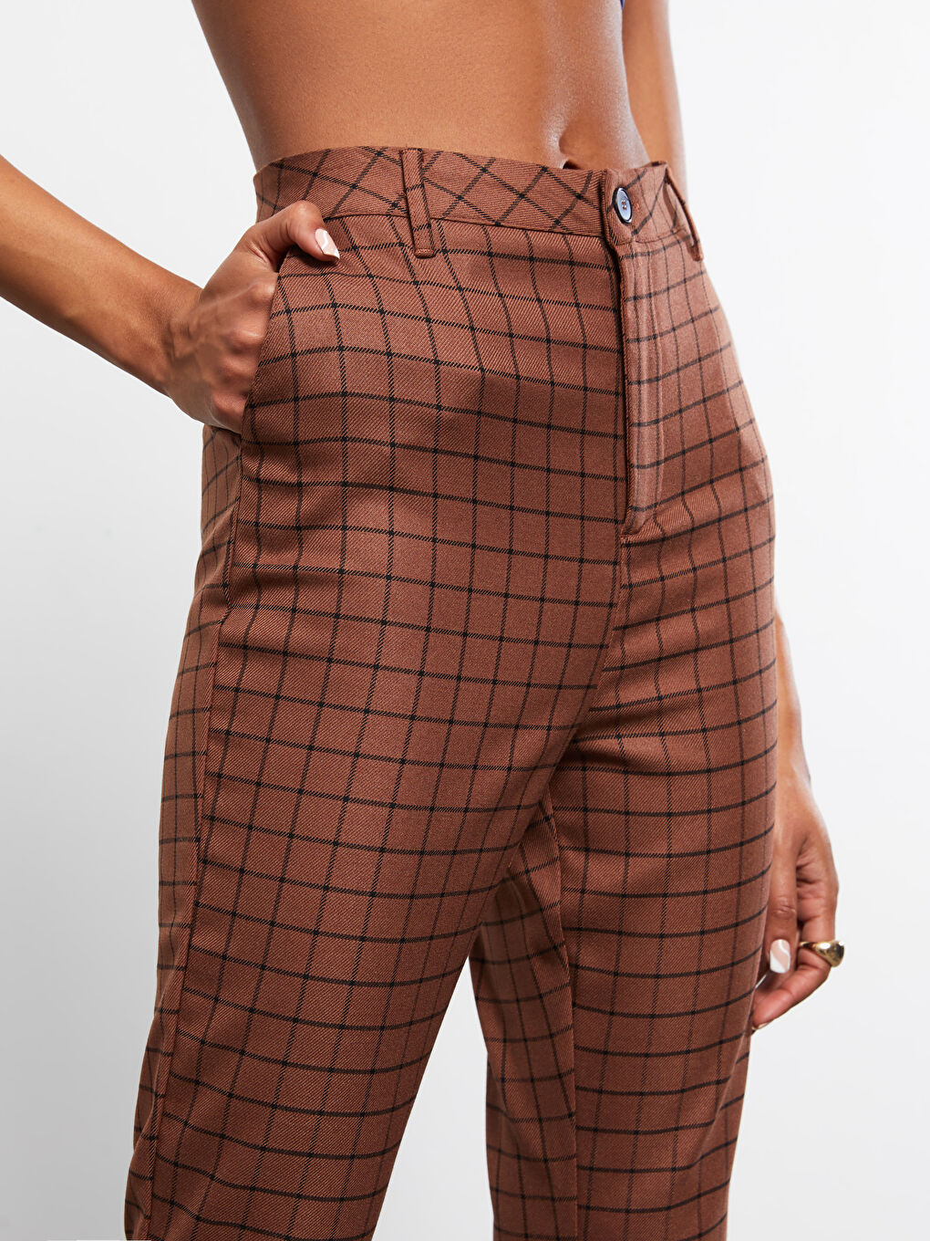 Standard Fit Pocket Detailed Plaid Women's Trousers-2