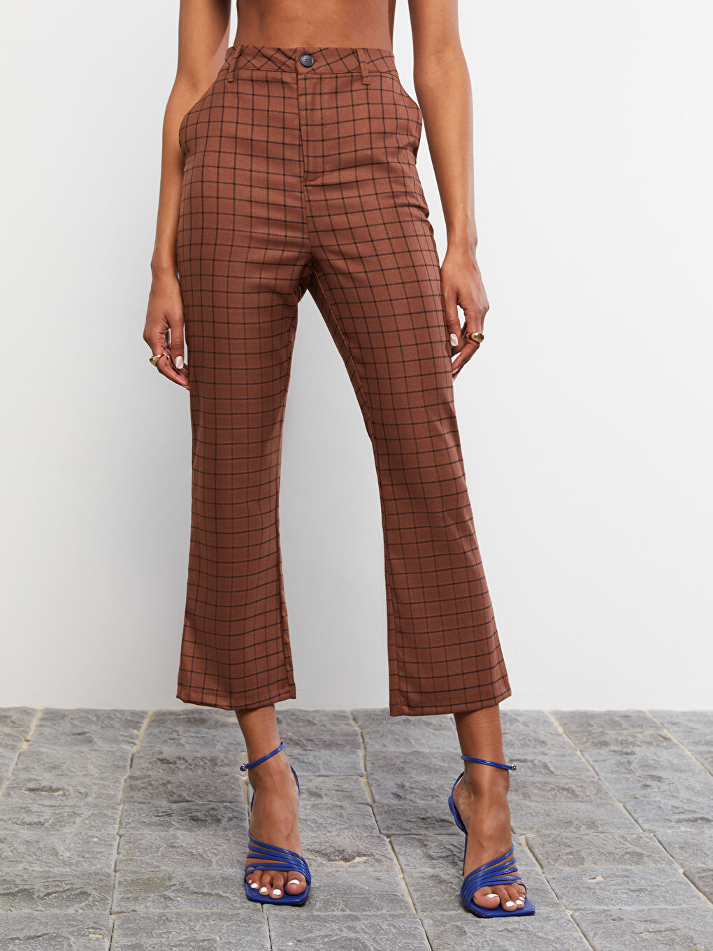 Standard Fit Pocket Detailed Plaid Women's Trousers-3