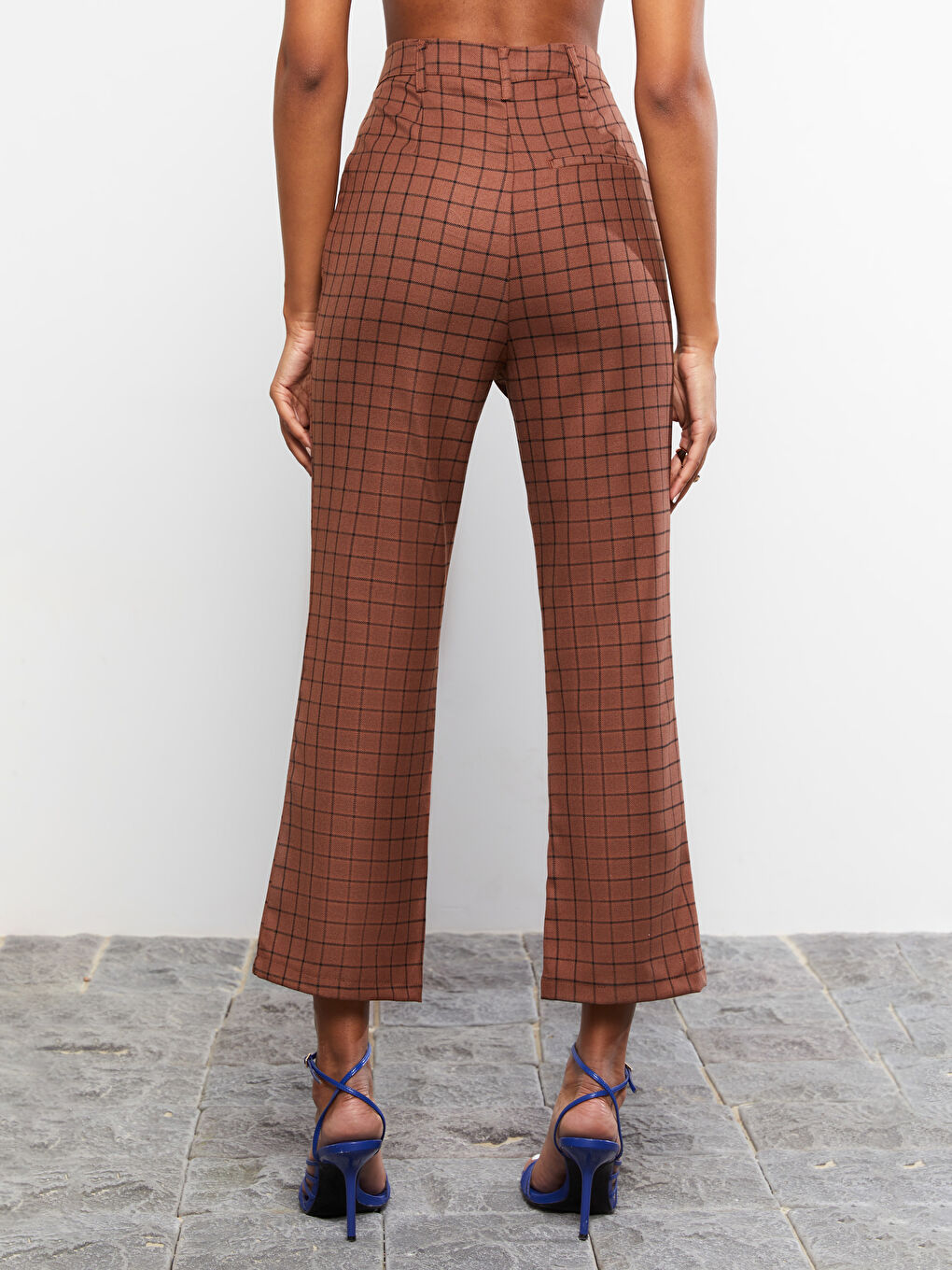 Standard Fit Pocket Detailed Plaid Women's Trousers-4