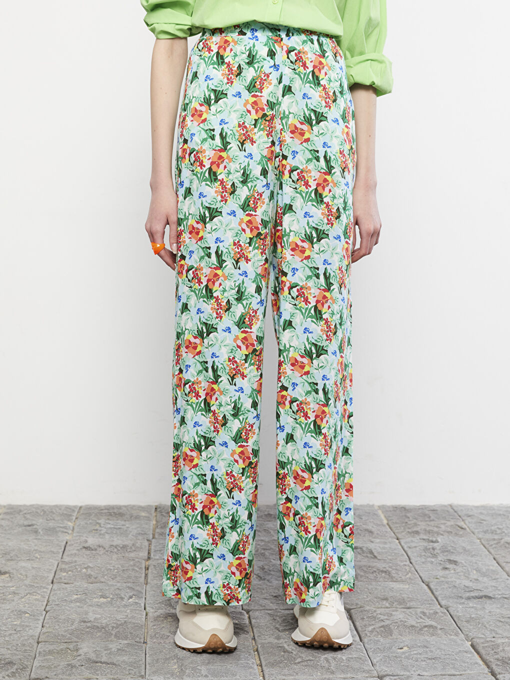 LC Waikiki Elastic Waist Patterned Viscose Women Trousers -S2G149Z8-LRR