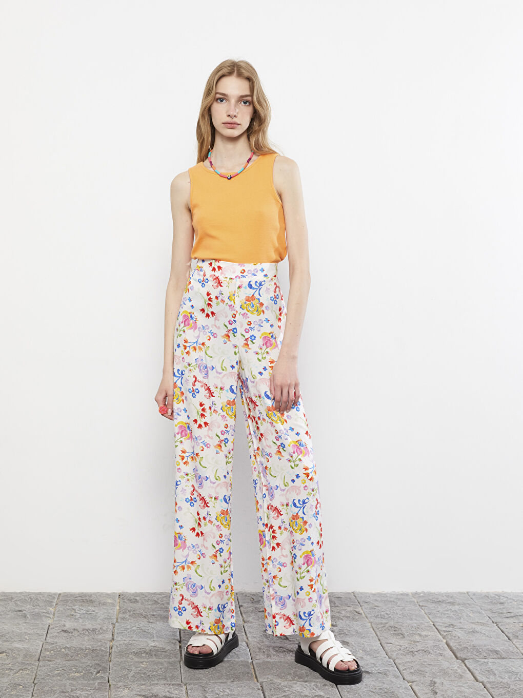 بنطلون نسائي بوسط مطاطي ومطبوع من فيسكوز-1