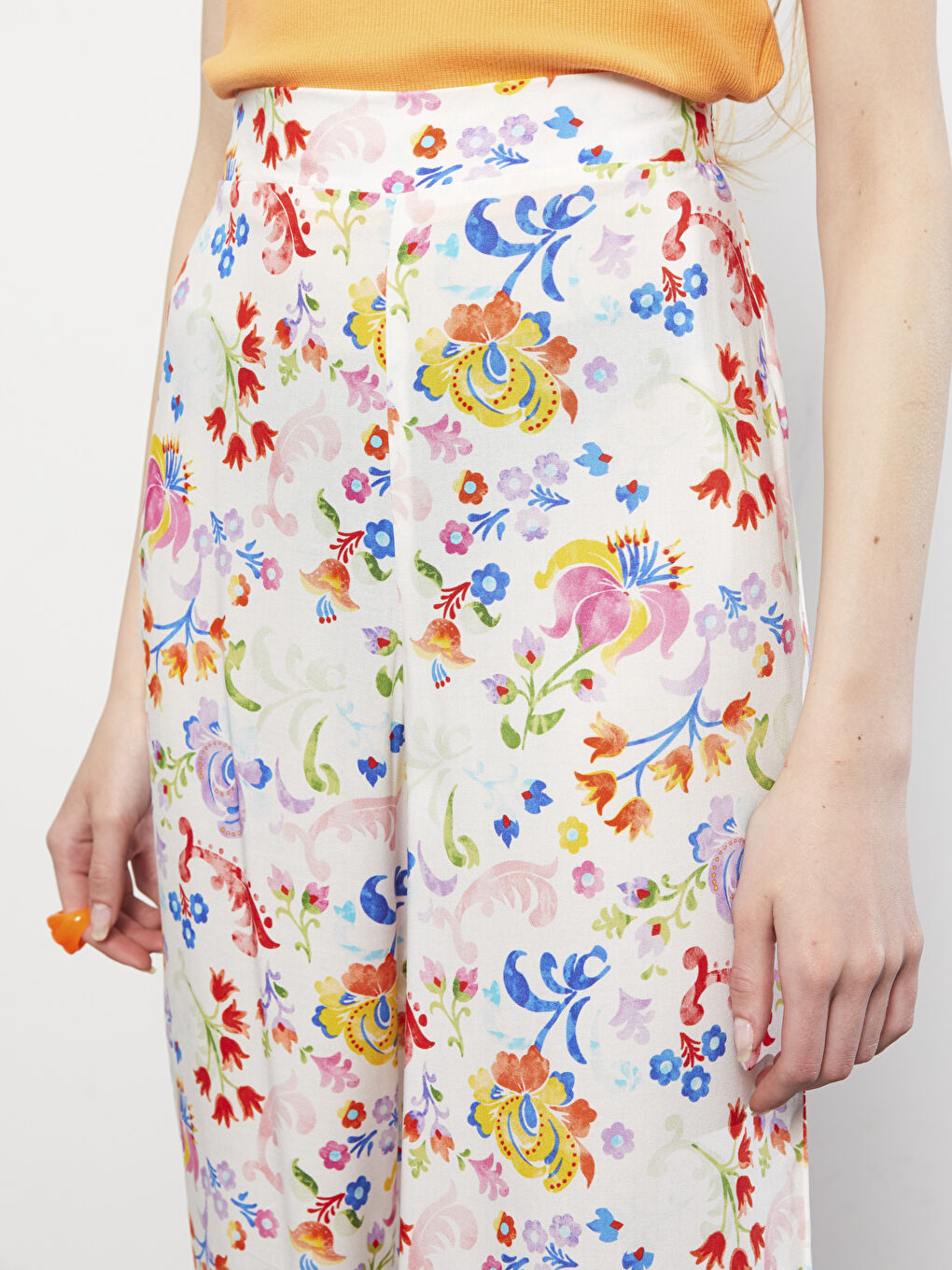 بنطلون نسائي بوسط مطاطي ومطبوع من فيسكوز-3