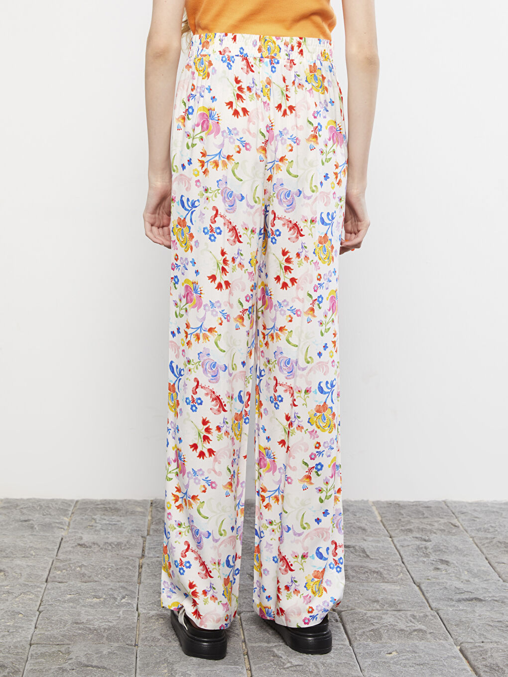 بنطلون نسائي بوسط مطاطي ومطبوع من فيسكوز-4