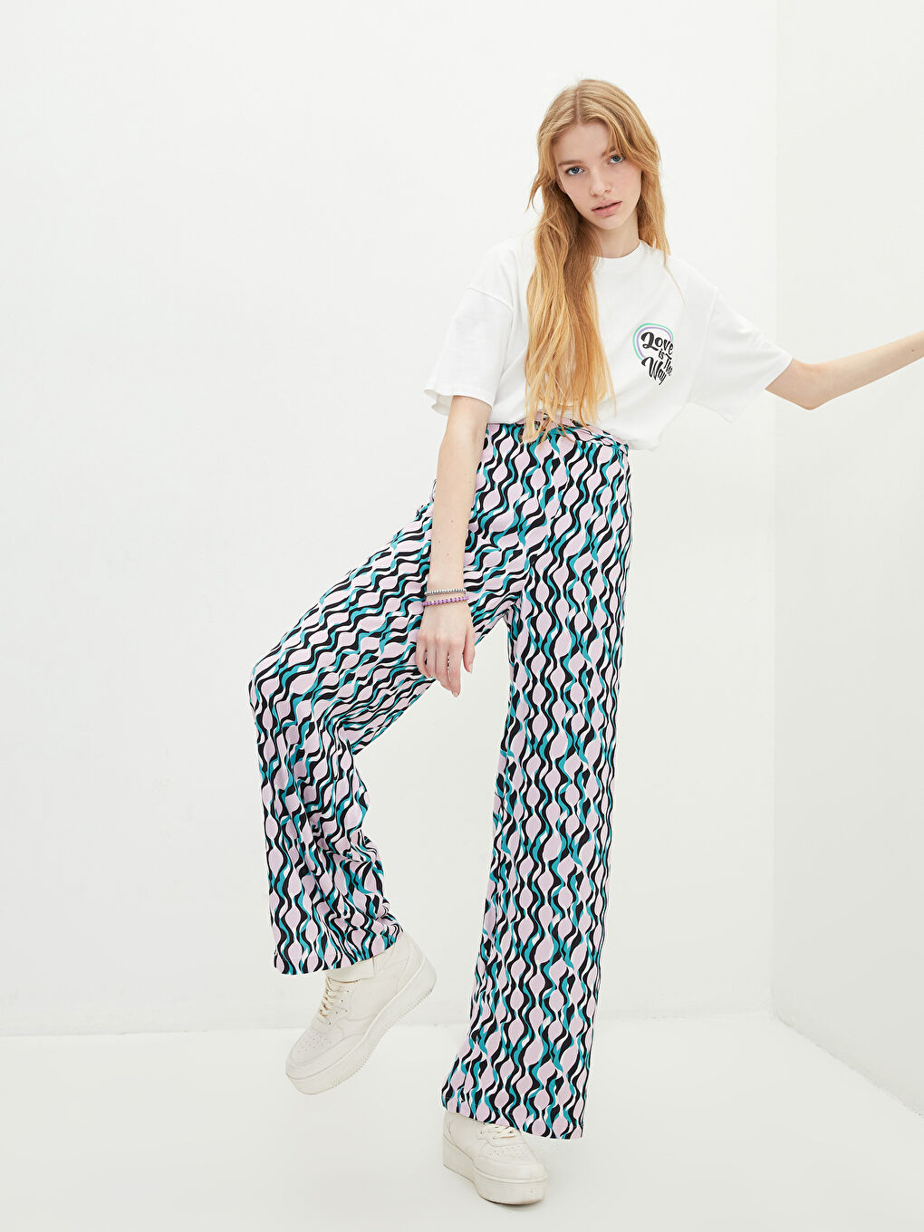 بنطلون نسائي بوسط مطاطي ومطبوع من فيسكوز