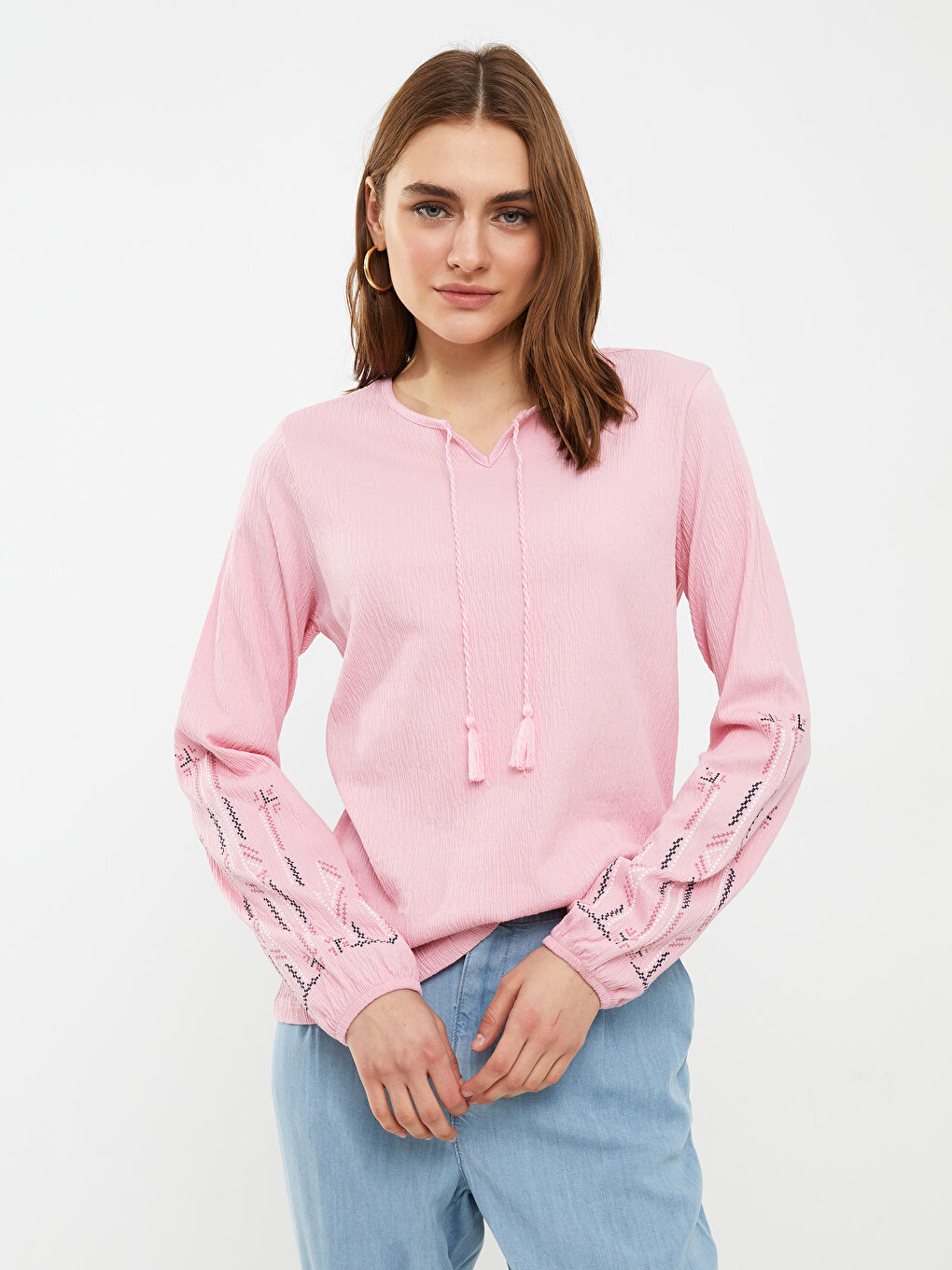 Blouse pour Femmes à Manches Longues avec Col Lavallière Brodé-2