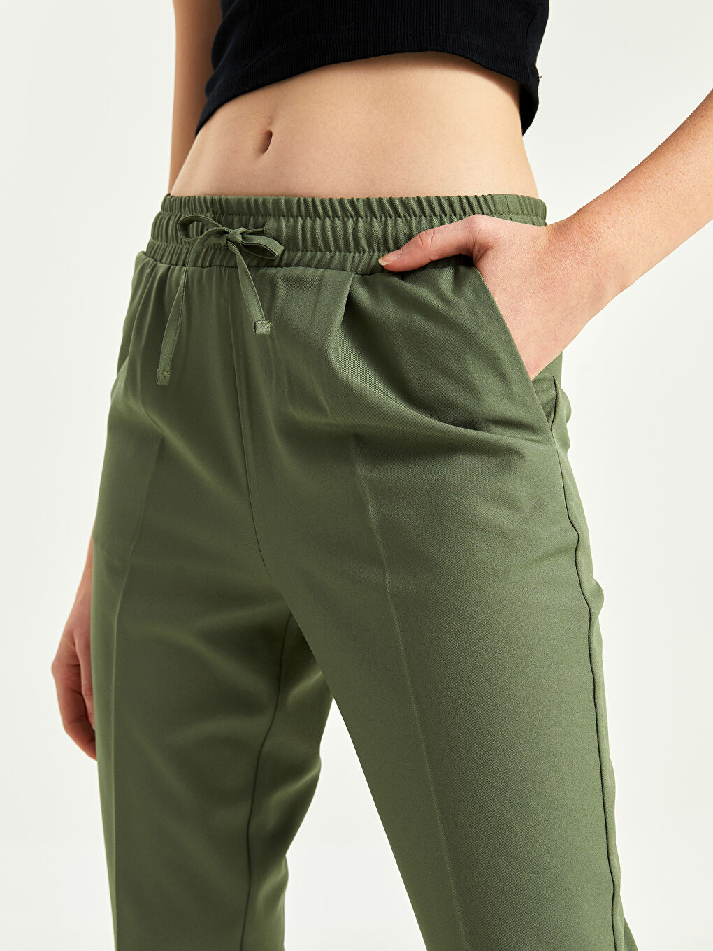 Yeşil Beli Lastikli Düz Cep Detaylı Kadın Pantolon-2