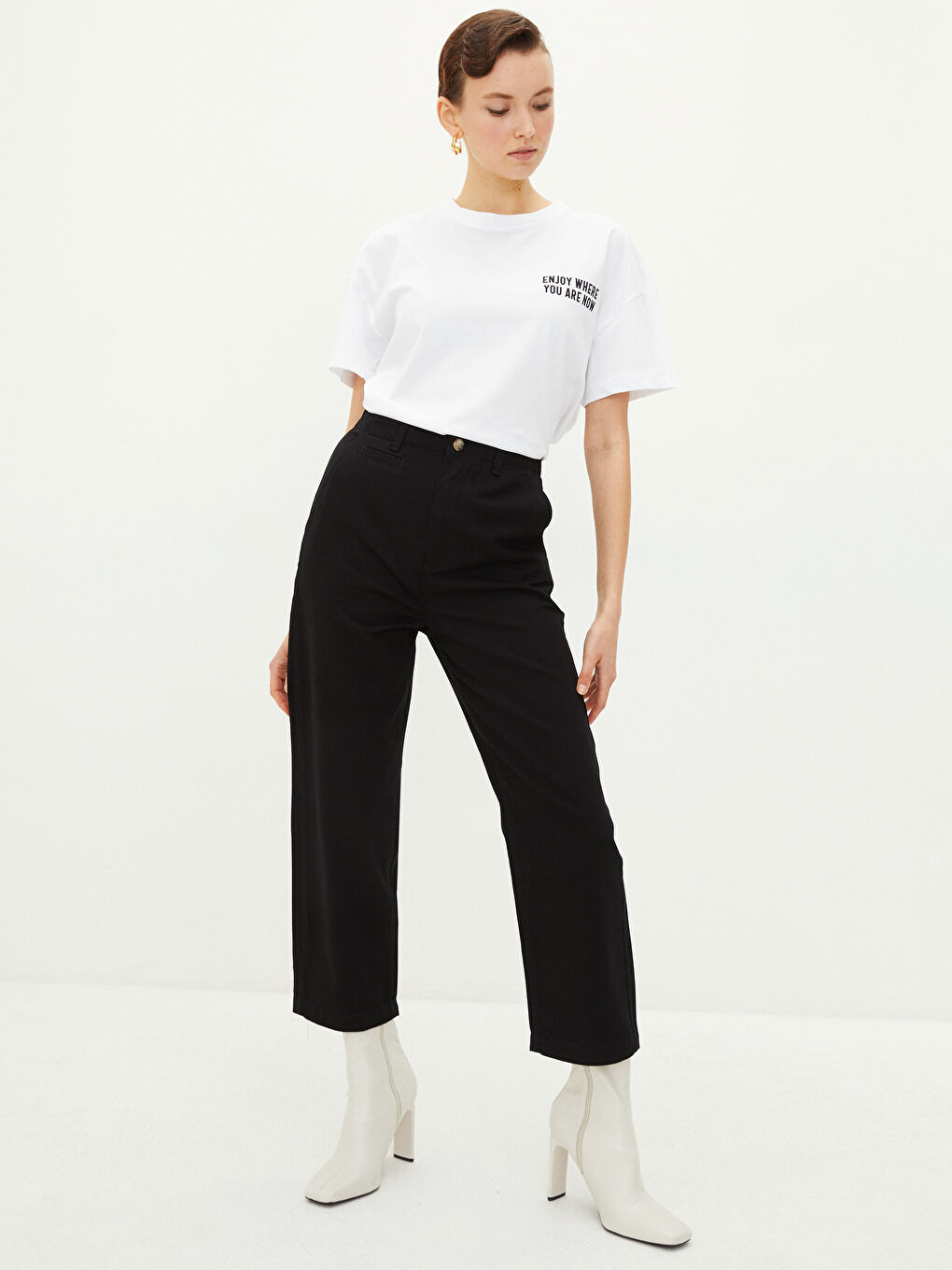 Siyah Yüksek Bel Standart Fit Cep Detaylı Kadın Jean Pantolon