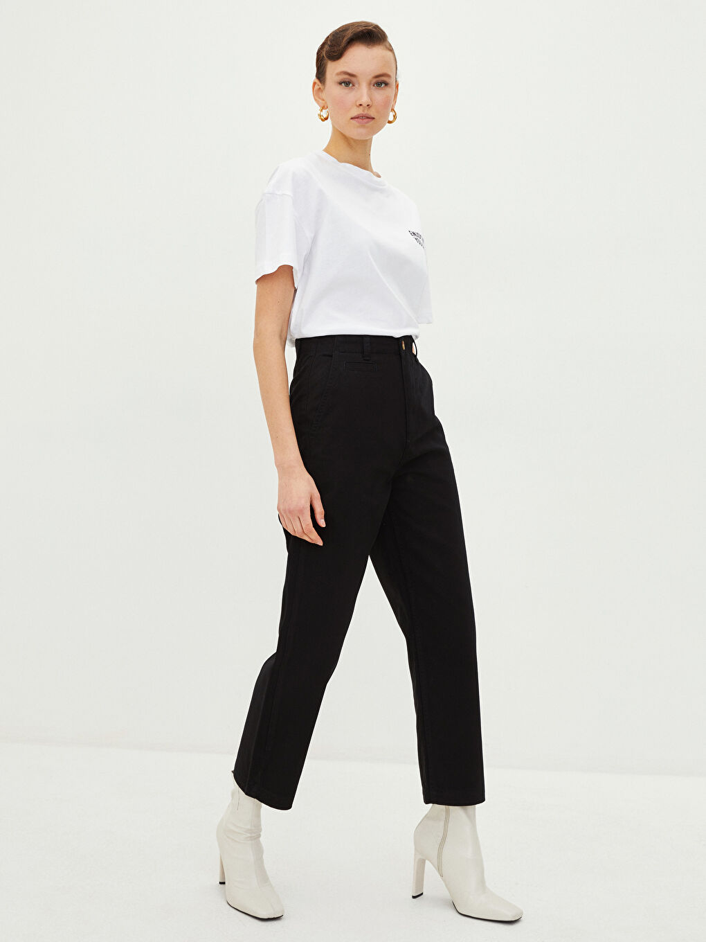 Siyah Yüksek Bel Standart Fit Cep Detaylı Kadın Jean Pantolon-1