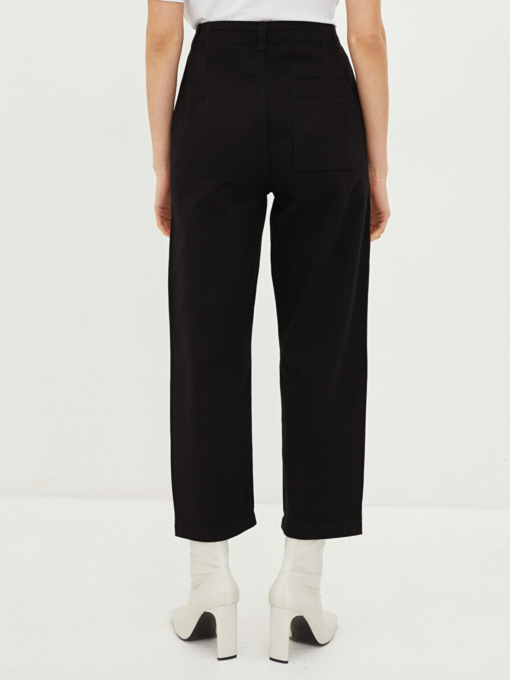 Siyah Yüksek Bel Standart Fit Cep Detaylı Kadın Jean Pantolon-3