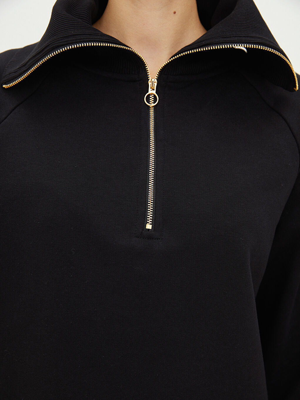 Siyah Dik Yaka Düz Uzun Kollu Kadın Sweatshirt-3