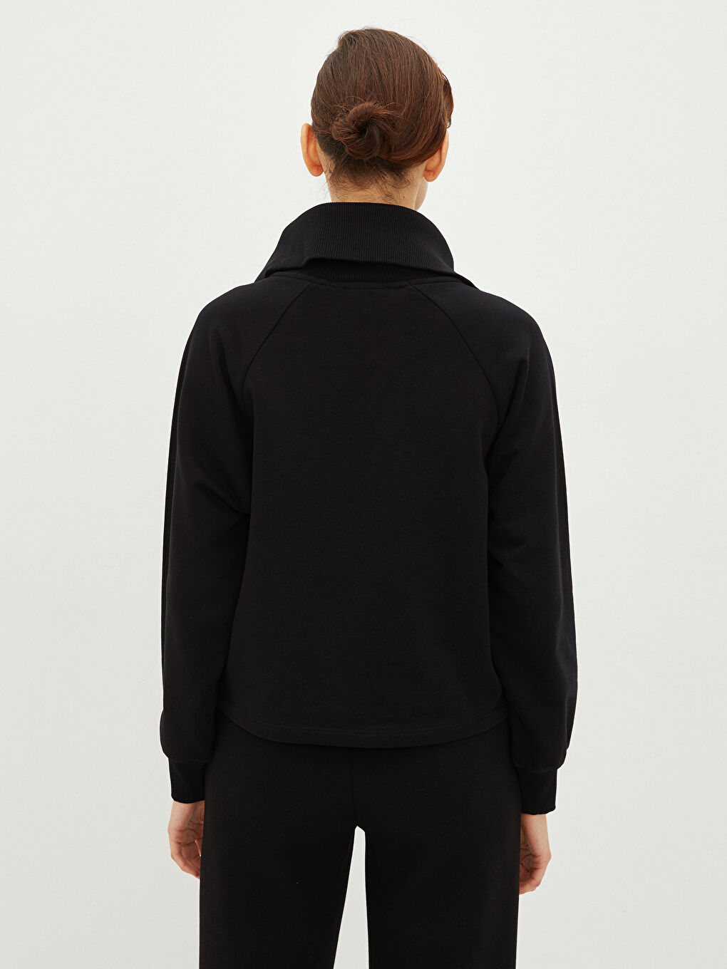 Siyah Dik Yaka Düz Uzun Kollu Kadın Sweatshirt-4