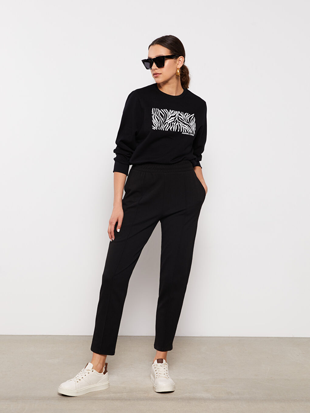 Siyah Beli Lastikli Düz Cep Detaylı Pike Kumaş Kadın Eşofman Altı