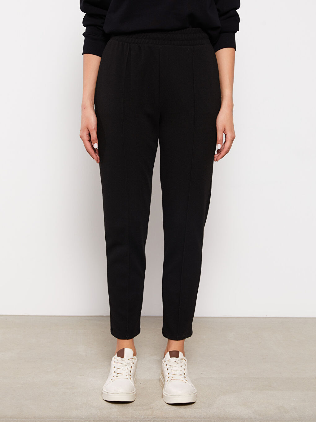 Siyah Beli Lastikli Düz Cep Detaylı Pike Kumaş Kadın Eşofman Altı-2