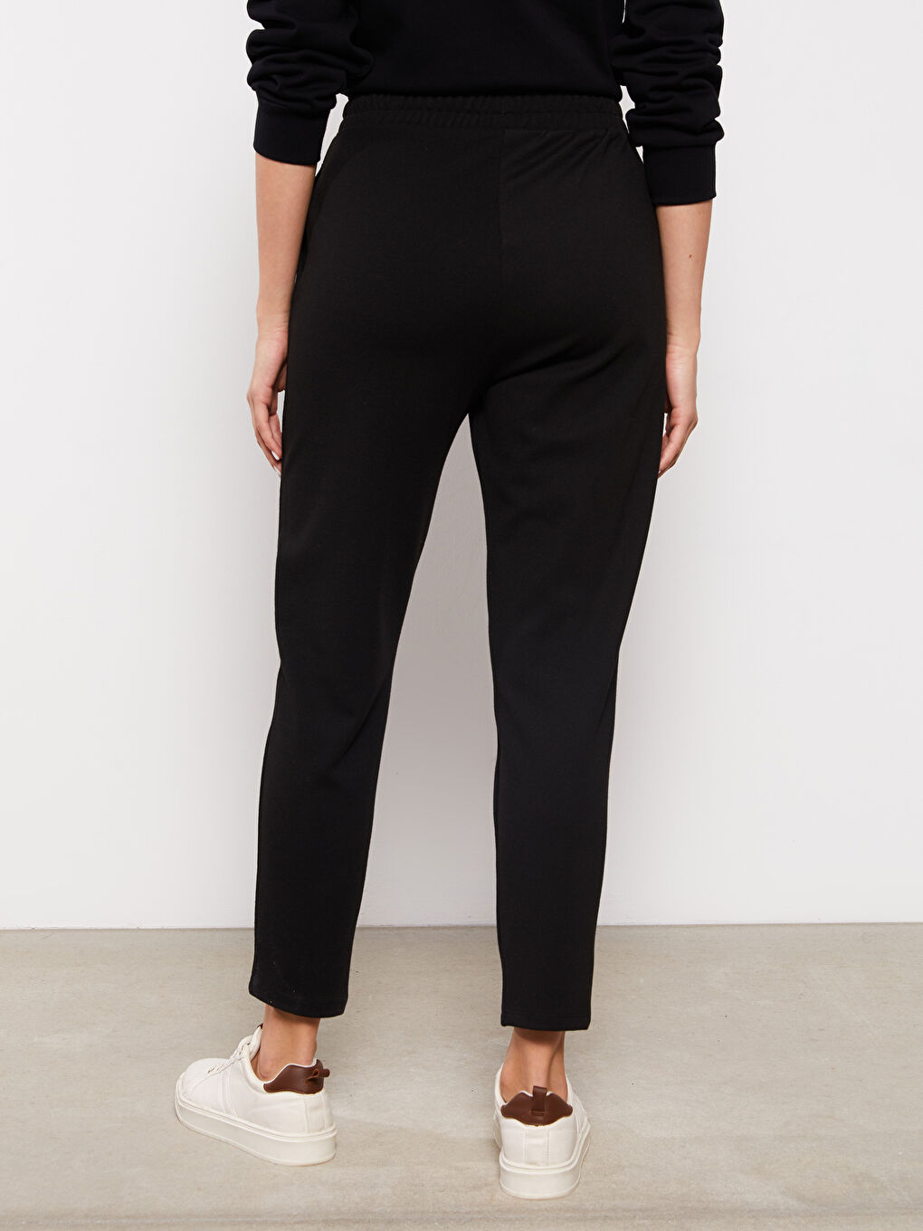 Siyah Beli Lastikli Düz Cep Detaylı Pike Kumaş Kadın Eşofman Altı-3