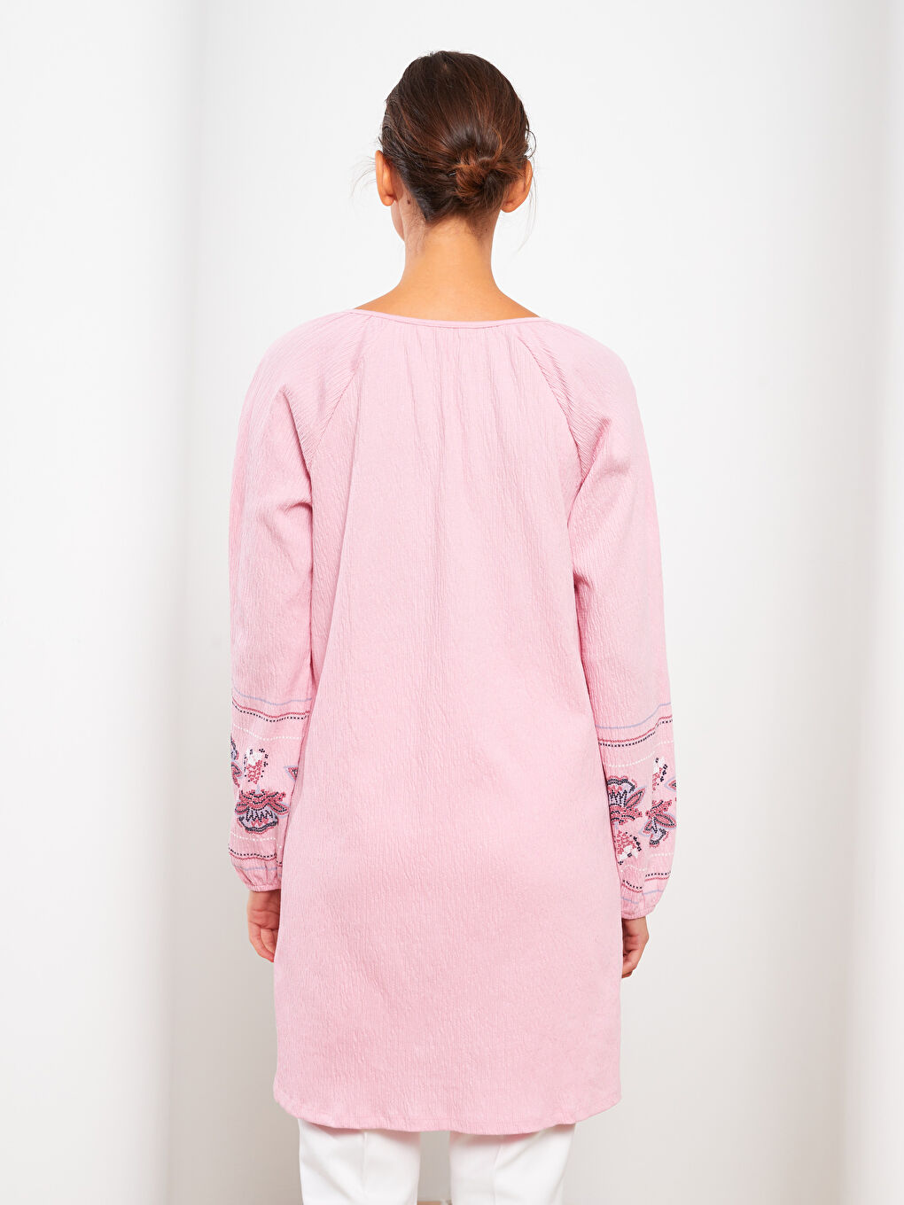 Pembe Bağlamalı Yaka Nakışlı Uzun Kollu Kadın Tunik-4