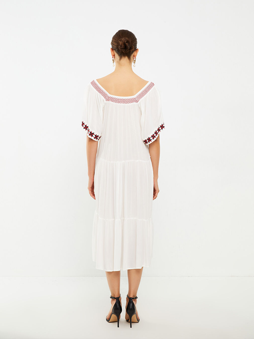 LCWAIKIKI Classic Boat Collar Embroidered Short Sleeve Viscose Women's Dress -S2G250Z8-EEW