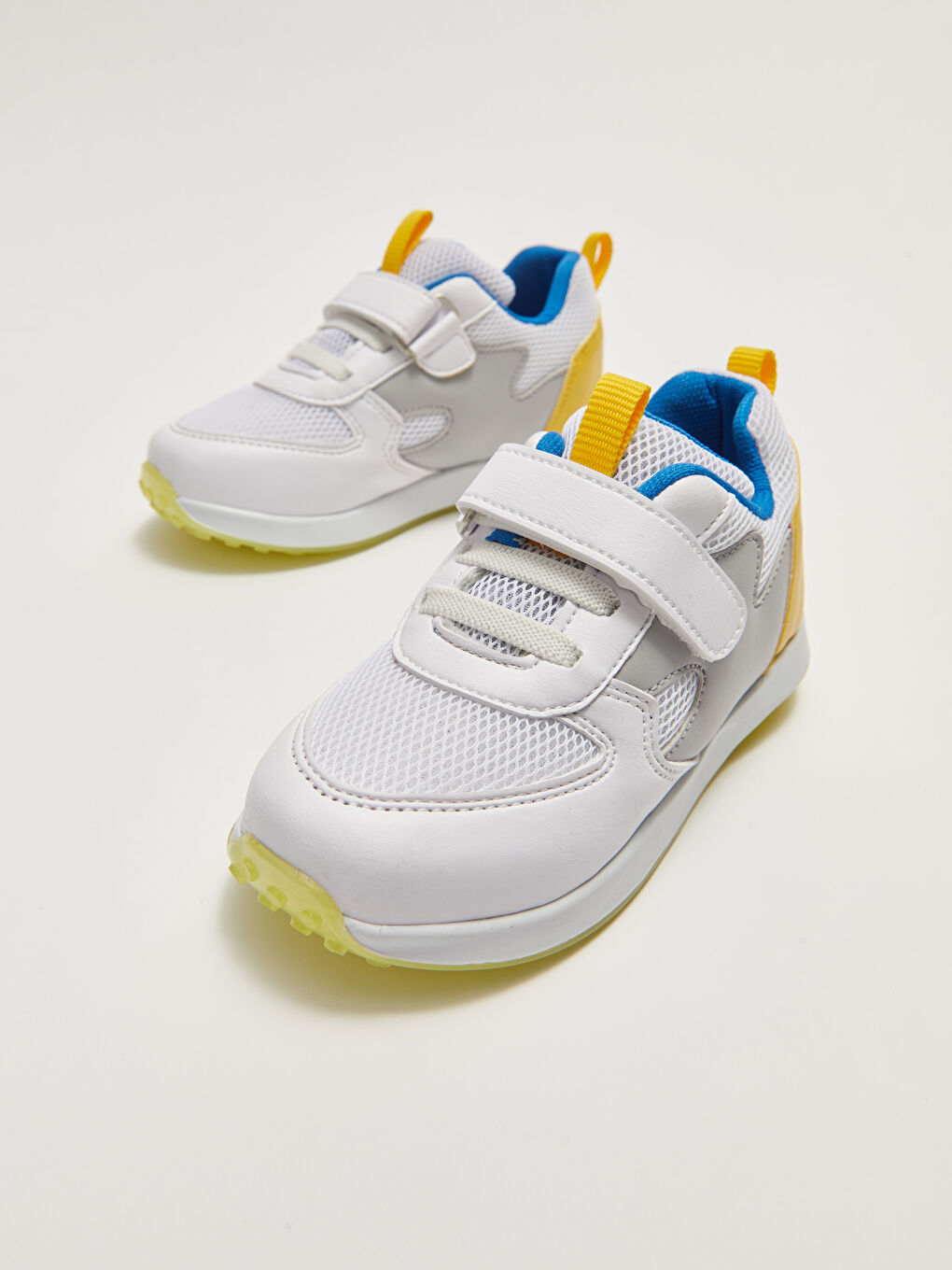 Chaussures de Sport Garçon à Lacets et Velcro avec Détails en Mesh et Semelle Lumineuse-4