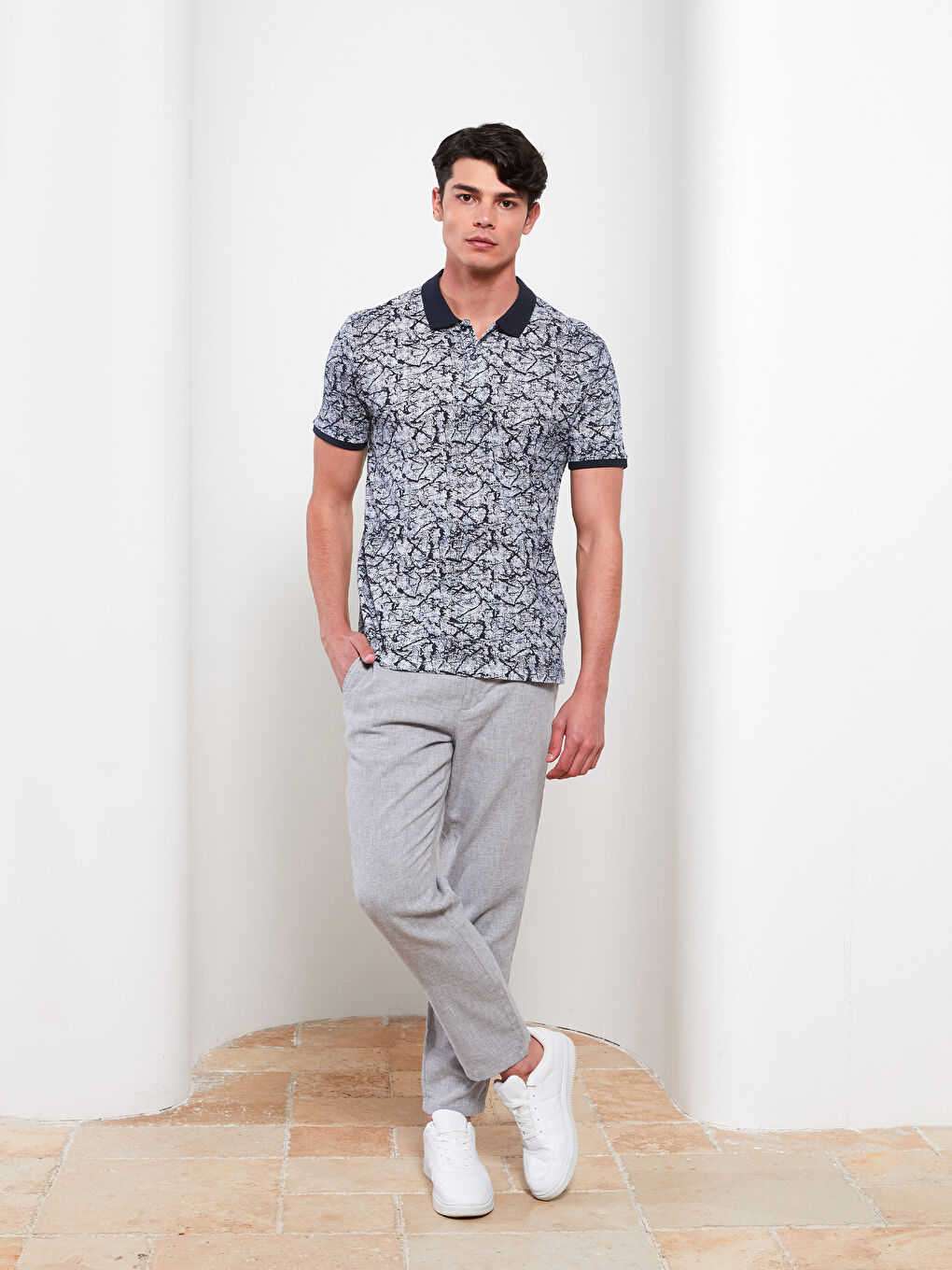 تي شيرت بياقة بولو كم قصير منقوش بيكيه للرجال-2